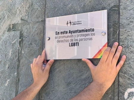 Placa instalada en el Ayuntamiento de Maracena (AYTO. MARACENA) 