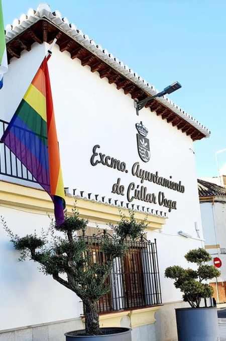 Bandera Arco Iris en el Ayuntamiento de Cúllar Vega (AYTO. CÚLLAR VEGA)