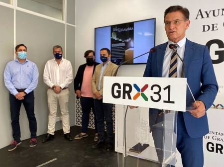 El alcalde de Granada, Luis Salvador, presenta el festival `A la vela de la Alhambra` (AYUNTAMIENTO DE GRANADA)