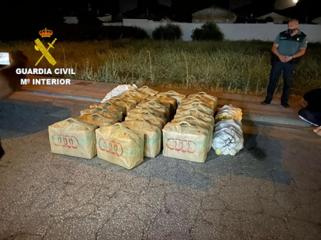 Hachís incautado en el camión (GUARDIA CIVIL)
