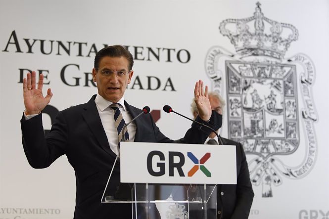El alcalde de Granada, Luis Salvador, en una imagen de 1 de julio en rueda de prensa (ÁLEX CÁMARA - EUROPA PRESS) 