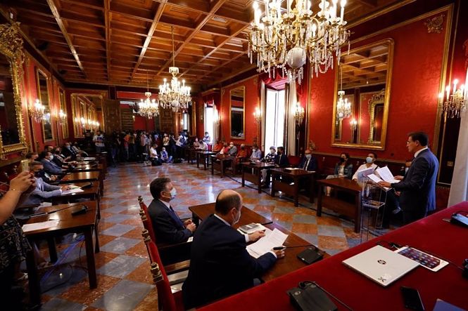 El hasta hoy alcalde de Granada, Luis Salvador (Cs), formaliza su `renuncia voluntaria` al cargo en el pleno municipal (AYUNTAMIENTO DE GRANADA) 