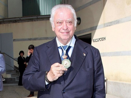 Tico Medina, cuando recibió la Medalla de Andalucía en 2008 (EUROPA PRESS) 