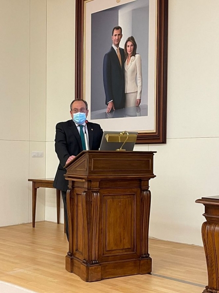 Ismael Aomar, durante la defensa de su tesis doctoral en la Facultad de Medicina de la UGR (UGR)