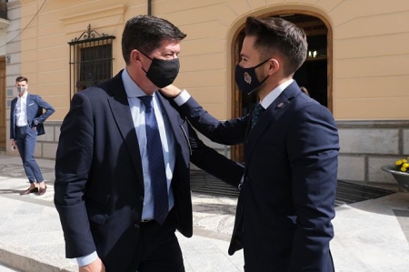 Juan Marín junto al nuevo alcalde de Huéscar, Ramón Martínez (CIUDADANOS) 