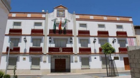  Fachada del Ayuntamiento de Pinos Puente (PSOE PINOS PUENTE)