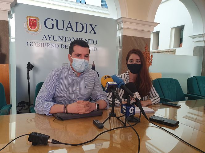 Presentación de `La noche de los micros abiertos` (AYTO. GUADIX)