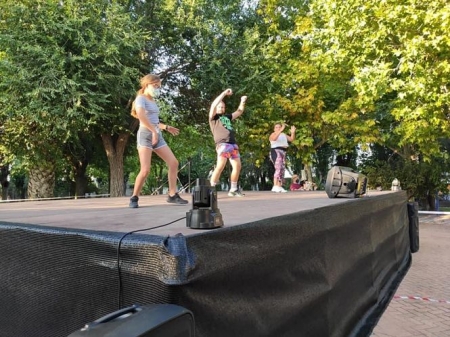 masterclass de zumba organizada por el Ayuntamiento de Otura (AYTO. OTURA) 