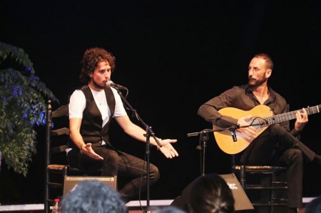 Kiki Morente durante la actuación (AYTO. ALMUÑECAR) 