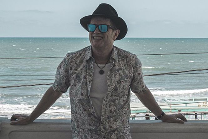 El artista Santiago Auserón (M.G.) 