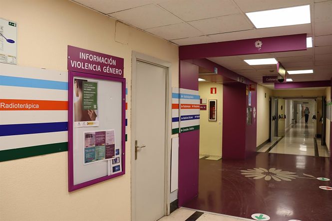 Panel informativo sobre violencia de género en accesos al Hospital General (JUNTA DE ANDALUCÍA)