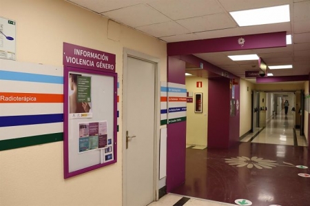 Panel informativo sobre violencia de género en accesos al Hospital General (JUNTA DE ANDALUCÍA)
