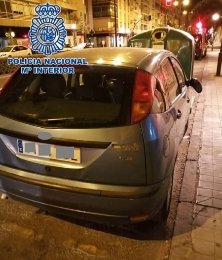 Vehículo con retrovisor fracturado (POLICÍA NACIONAL)