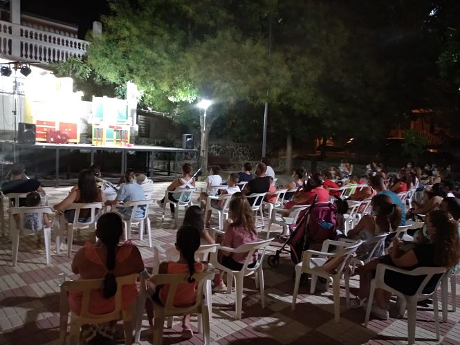 Representación de `Caperucita Roja` en Venta Nueva (AYTO. HUÉTOR TÁJAR) 