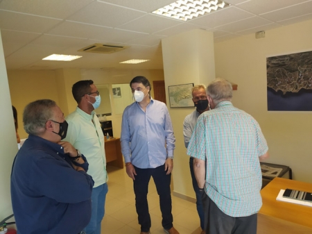 El diputado nacional del PP por Granada Carlos Rojas ha mantenido un encuentro con la Comunidad General de Regantes del Bajo Guadalfeo (PP) 