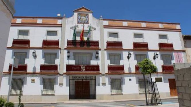 Fachada del Ayuntamiento de Pinos Puente (PSOE PINOS PUENTE)