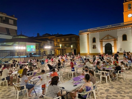 Uno de los talleres de manualidades bajo las estrellas (AYTO. HUÉTOR TÁJAR) 