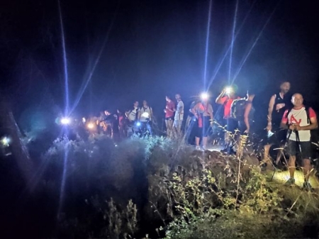 Vecinos de Otura viendo las perseidas (AYTO. OTURA) 