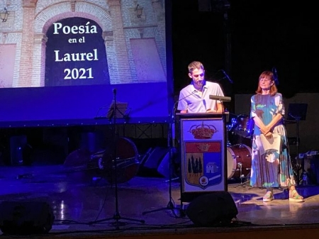 POESÍA EN EL LAUREL