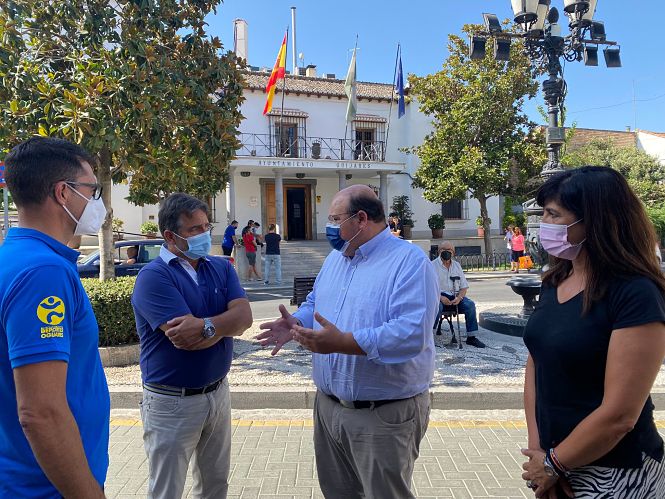 José Robles se ha reunido con el presidente de la Asociación de Autoescuelas de Granada (PP) 