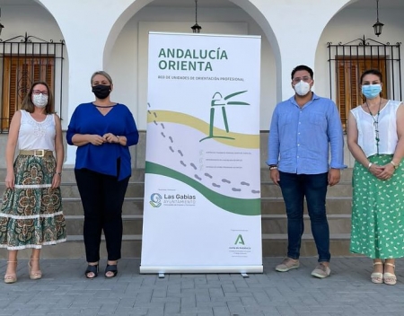 Alcaldesa y concejal de Empleo y Formación de Las Gabias presentan el servicio Andalucía Oriental (AYTO. LAS GABIAS) 