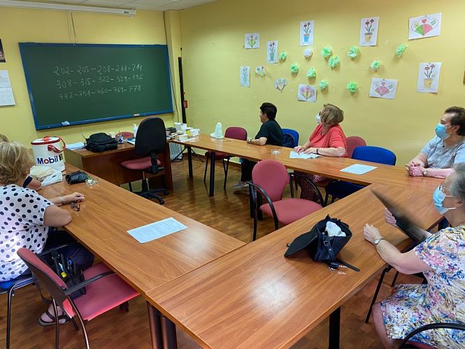 Una clase del CEPER `Elena Martín Vivaldi` en Vegas del Genil (AYTO. VEGAS DEL GENIL) 