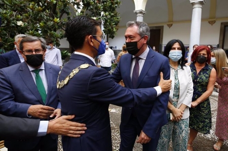 Pleno del Ayuntamiento de Granada para la elección del nuevo alcalde de la ciudad, Francisco Cuenca del PSOE (ÁLEX CÁMARA - EUROPA PRESS) Pleno del Ayuntamiento de Granada para la elección del nuevo alcalde de la ciudad, Francisco Cuenca del PSOE (ÁLEX CÁMARA - EUROPA PRESS)