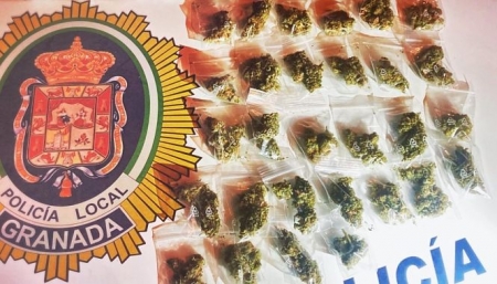 Bolsas de marihuana en monodosis (POLICÍA LOCAL DE GRANADA)