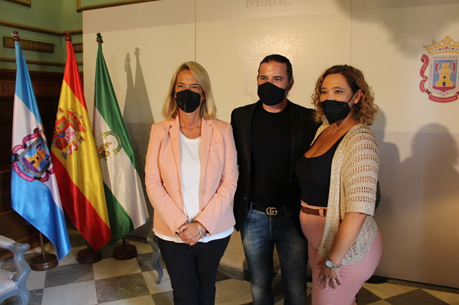 Imagen de la recepción a José María Bea (AYTO. MOTRIL)