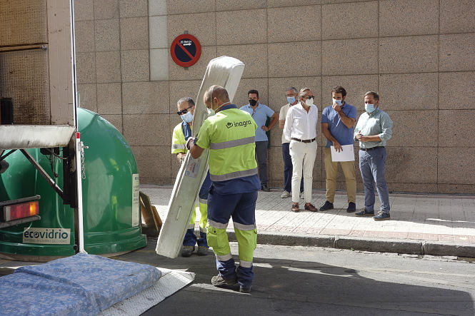 Campaña de recogida de muebles (JAVIER ALGARRA / AYUNTAMIENTO)