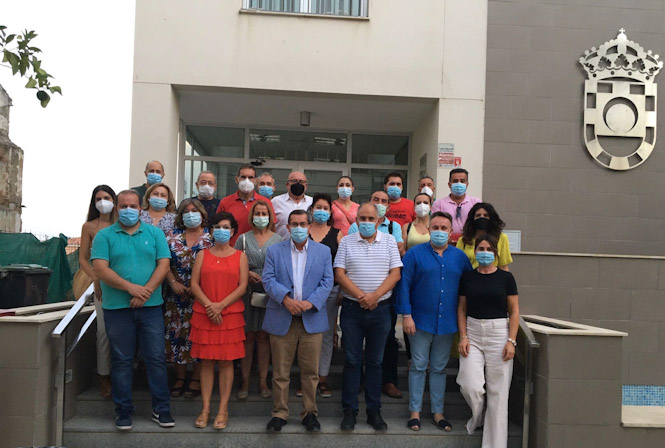 Foto de familia tras la reunión (DIPUTACIÓN)