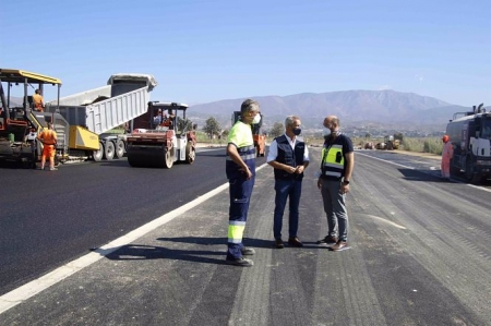 Inicio de trabajos de asfaltado en el Puerto de Motril (PUERTO)
