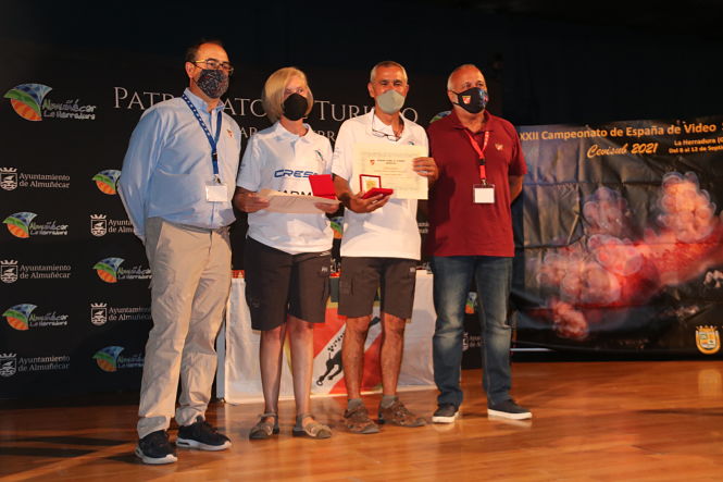 La pareja ganadora del Campeonato de España de Video Submarino (AYTO. ALMUÑECAR) 