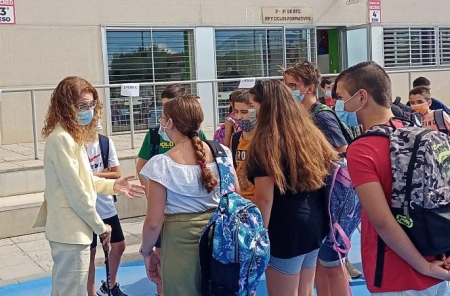 La Delegada de Educación, Ana Berrocal ha inaugurado el curso de secundaria en el IES Federico García Lorca (JUNTA) La Delegada de Educación, Ana Berrocal ha inaugurado el curso de secundaria en el IES Federico García Lorca (JUNTA)