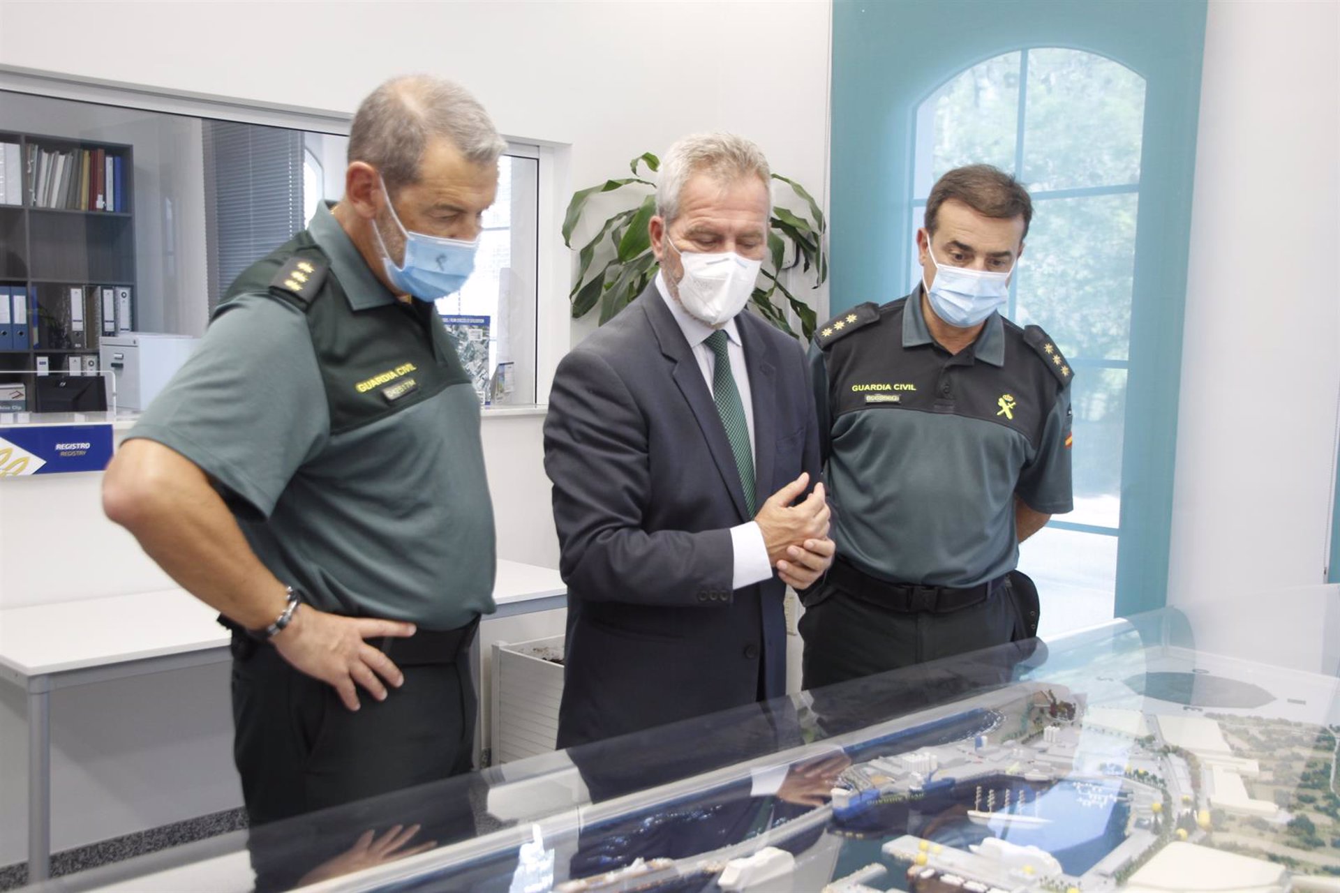 Visita de la Guardia Civil al Puerto (PUERTO) 
