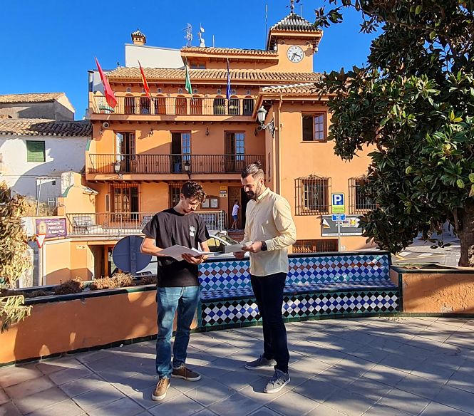 Los representantes de IU en Huétor Vega, Vladimir García y Chus Fernández (IU)