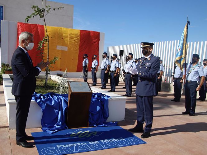 Monolito en el Puerto de Motril en homenaje al EVA 9 (PUERTO DE MOTRIL) 