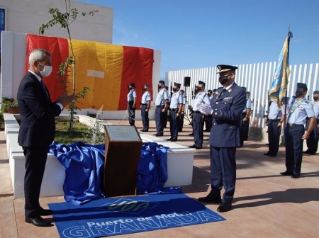 Monolito en el Puerto de Motril en homenaje al EVA 9 (PUERTO DE MOTRIL) 