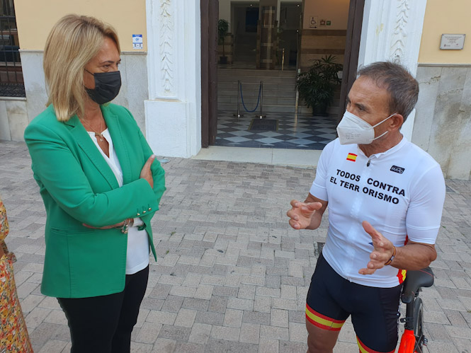 Imagen del recibimiento a Jesús Gallardo (AYTO. MOTRIL)