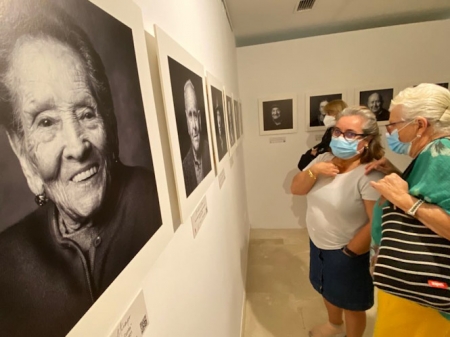 inauguración de la exposición fotográfica `Miradas en el tiempo` en el municipio de La Zubia (AYTO. LA ZUBIA)