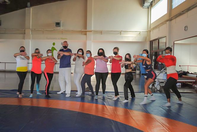 Foto de grupo de las participantes del curso (AYTO. MARACENA) 