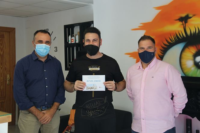 Entrega de las ayudas (AYTO. ALHENDÍN)