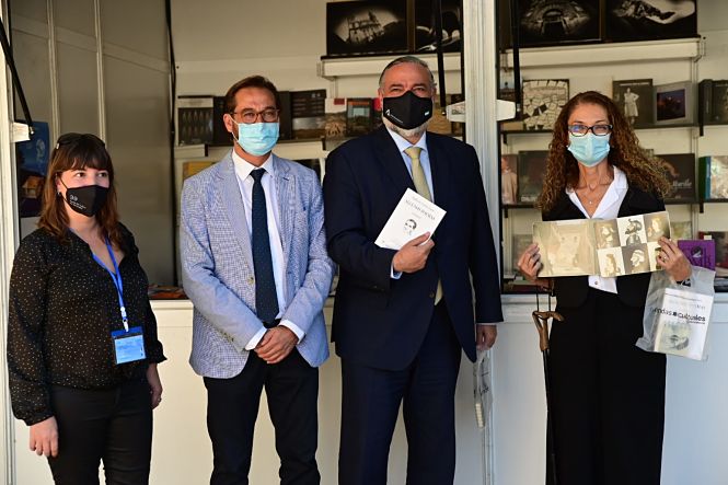 Imagen de la visita a la Feria del Libro (JUNTA)