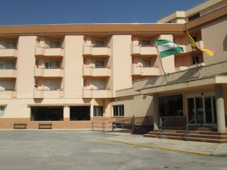 Fachada de la residencia de mayores de Armilla (ARQUITECTOS:ES)