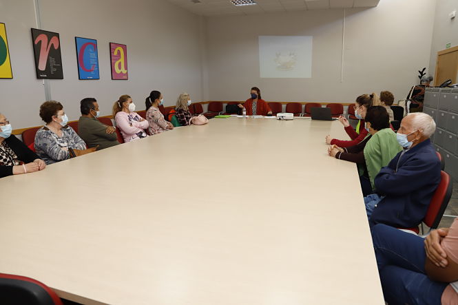 Encuentro literario con la escritora Anunciata Vinuesa (AYTO. HUÉTOR TÁJAR)