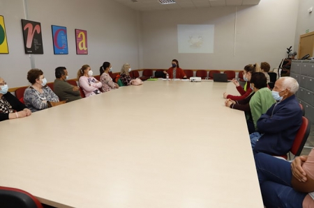 Encuentro literario con la escritora Anunciata Vinuesa (AYTO. HUÉTOR TÁJAR)