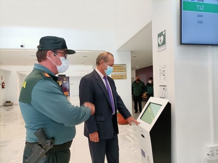 Imagen de la visita al Registro Civil de Motril (JUNTA)