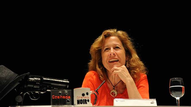 Imagen de la periodista y novelista Berna González Harbour (GRANADA NOIR)