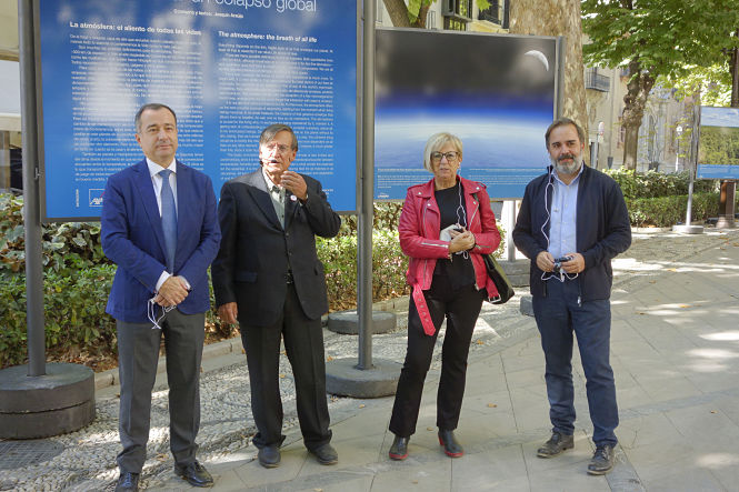 Inauguración de la exposición sobre el cambio climático (JAVIER ALGARRA / AYUNTAMIENTO) 