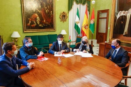 Imagen de la firma del convenio (AYTO. GRANADA) 